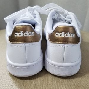 Adidas Advantage Sneakers